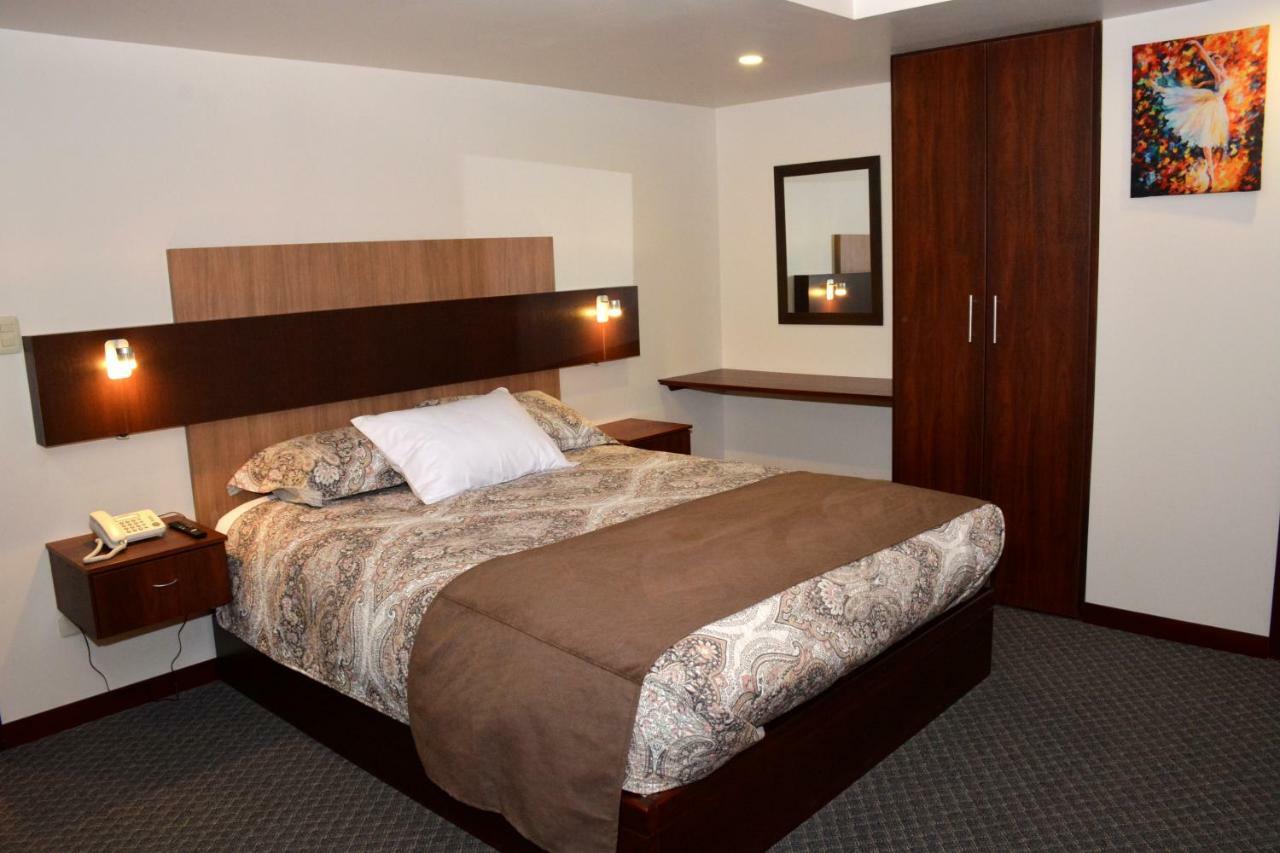 Angeles Apartahotel