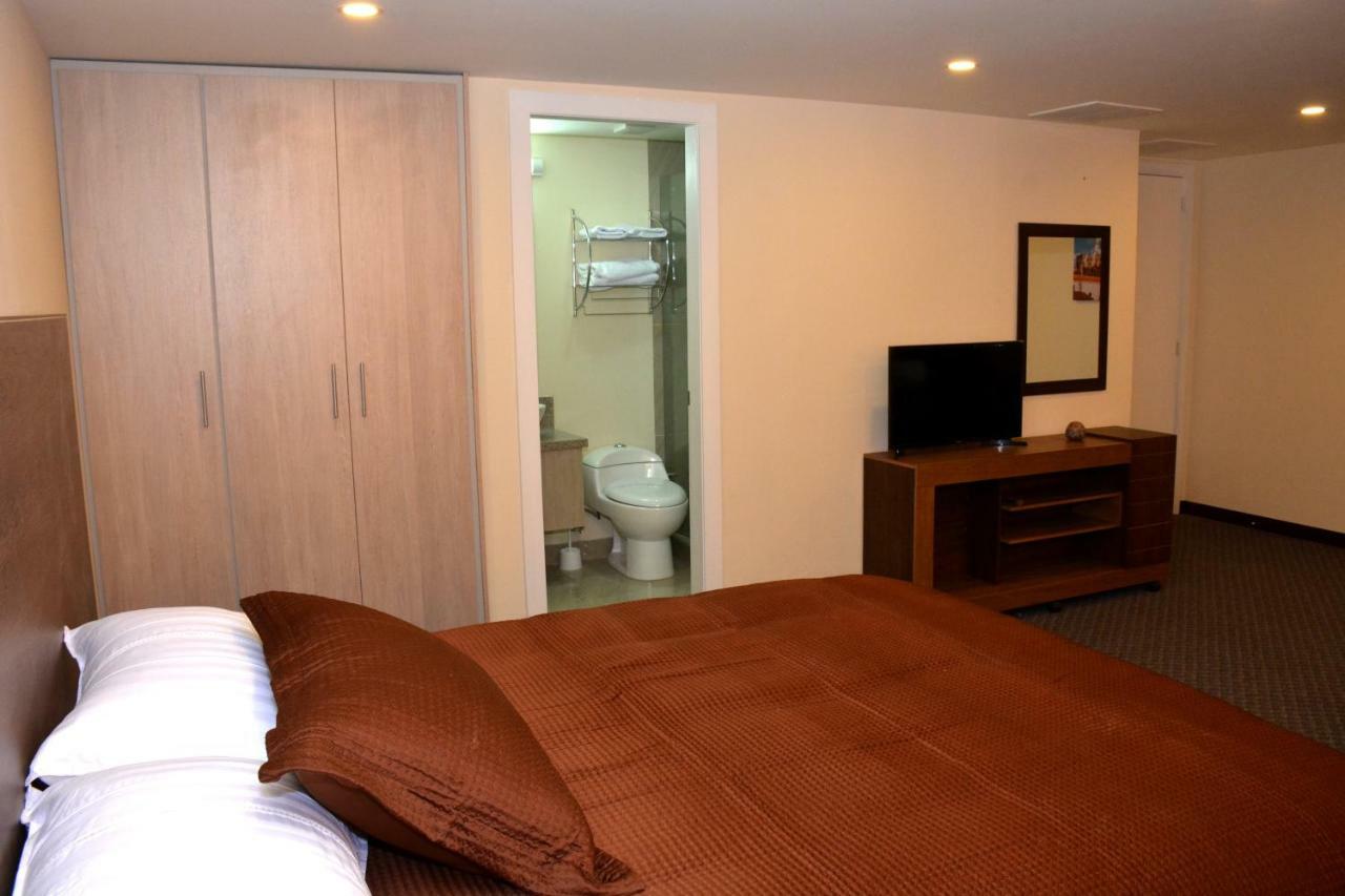 Angeles Apartahotel